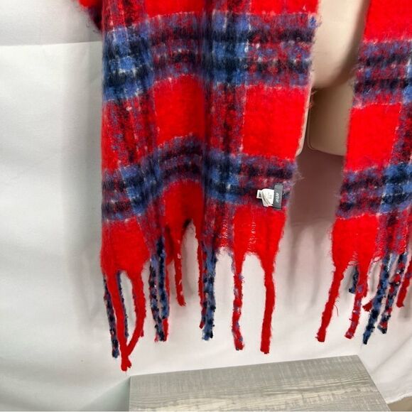 Aerie Red and Blue Super soft fringed blanket scarf - Picture 5 of 13